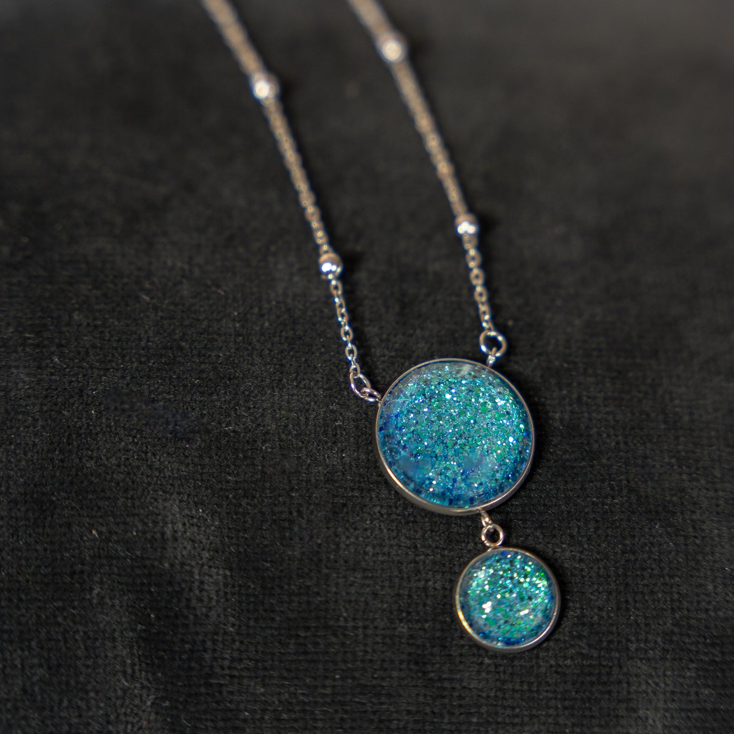 Necklace with cabochon