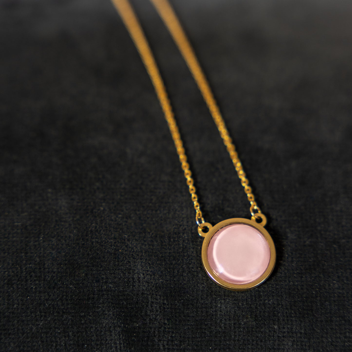 Necklace with cabochon