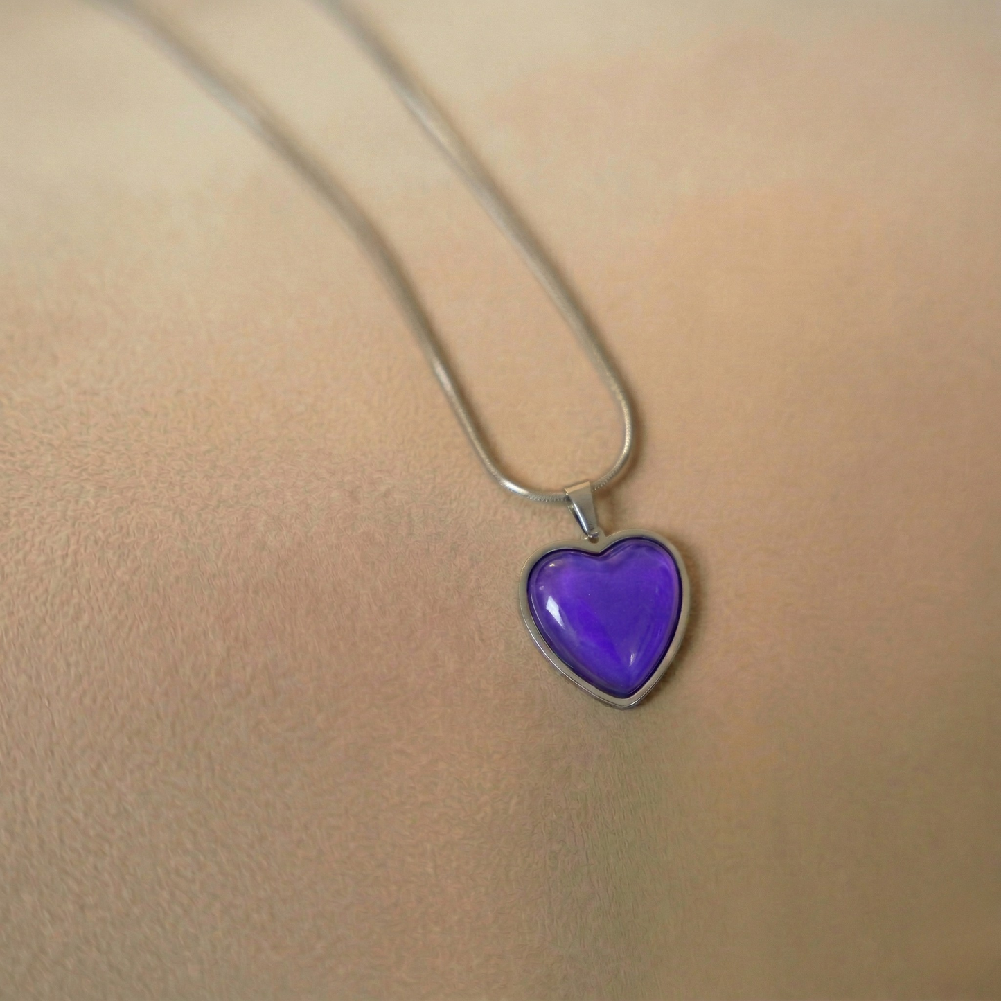 Necklace with cabochon