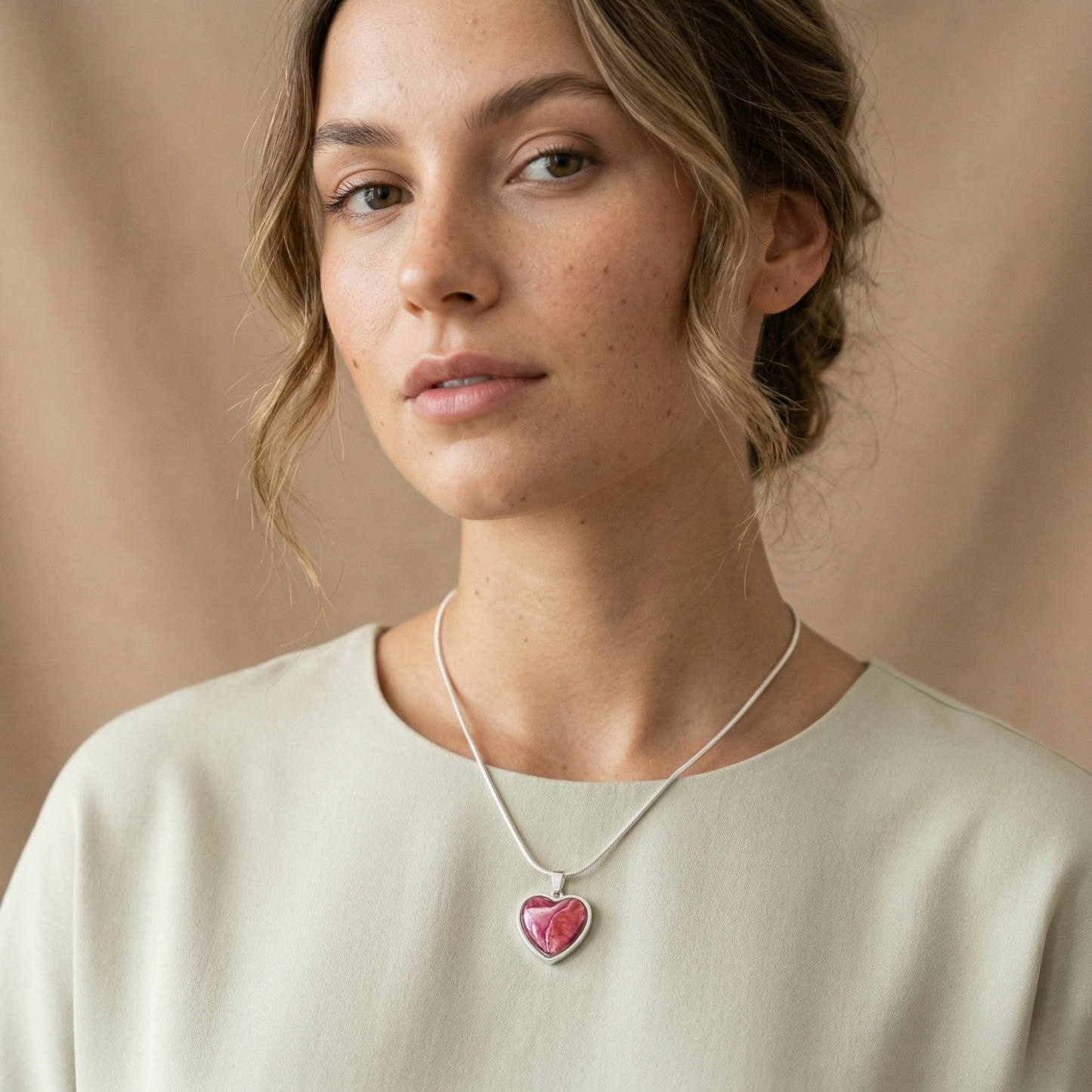 Ketting Juuls | rvs design hart met kleurenprint, roze, wit