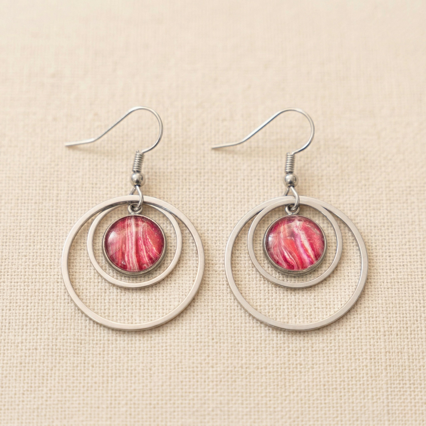 Oorbellen Puck | rvs design met dubbele ringen, roze, rood, wit